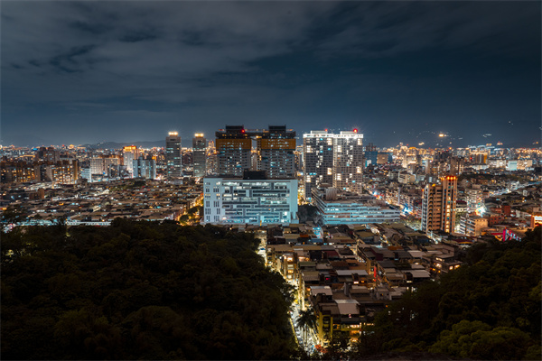 美联储隔夜逆回购工具余额降至三年新低 市场担忧该行维持高利率时间过长