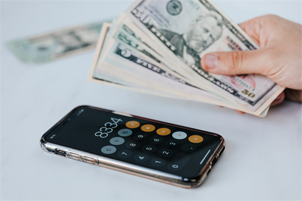 中金公司：货物贸易顺差继续对人民币汇率有所支撑
